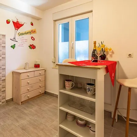 Apartment 1 Bedroom Amazing In Banjole