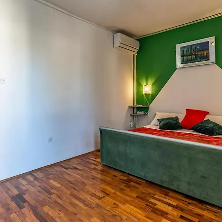 1 Bedroom Amazing In Apartment Banjole